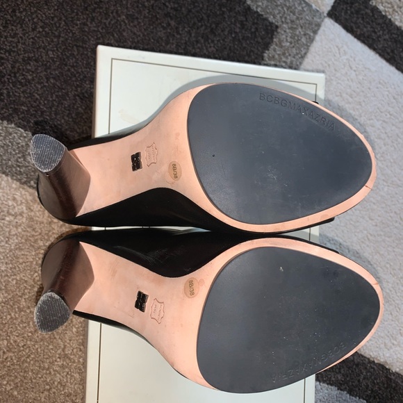 Like new beautiful shoes - Picture 3 of 5